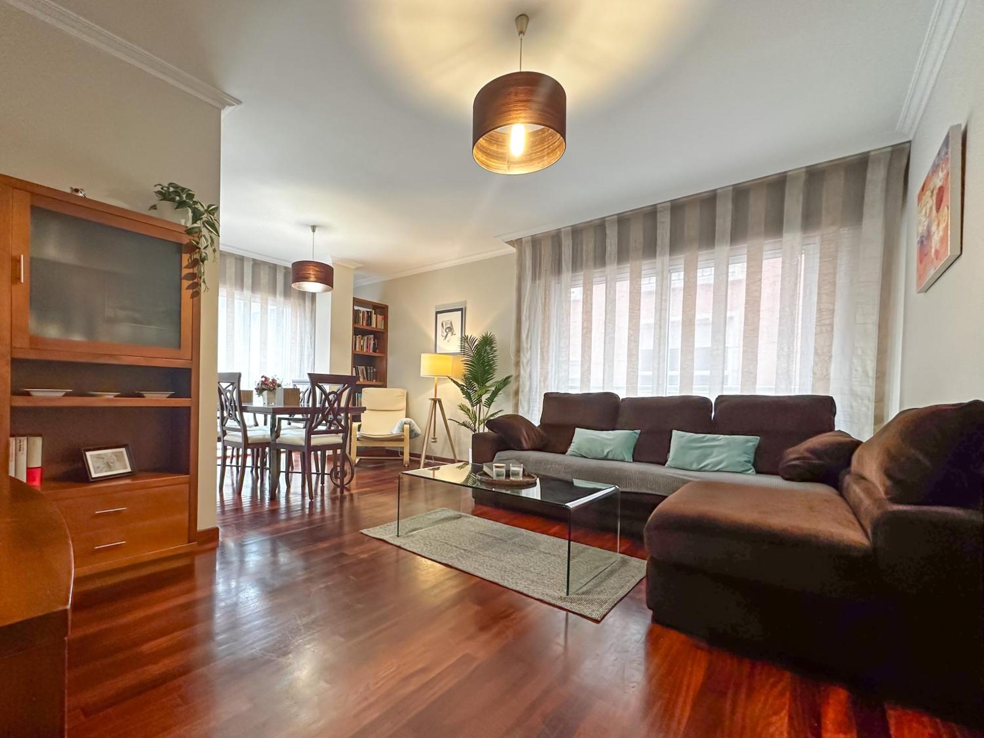 Apartamento Completo, Amplio, Muy Iluminado Y Con Plaza De Garaje Incluida. O Grove Exterior photo